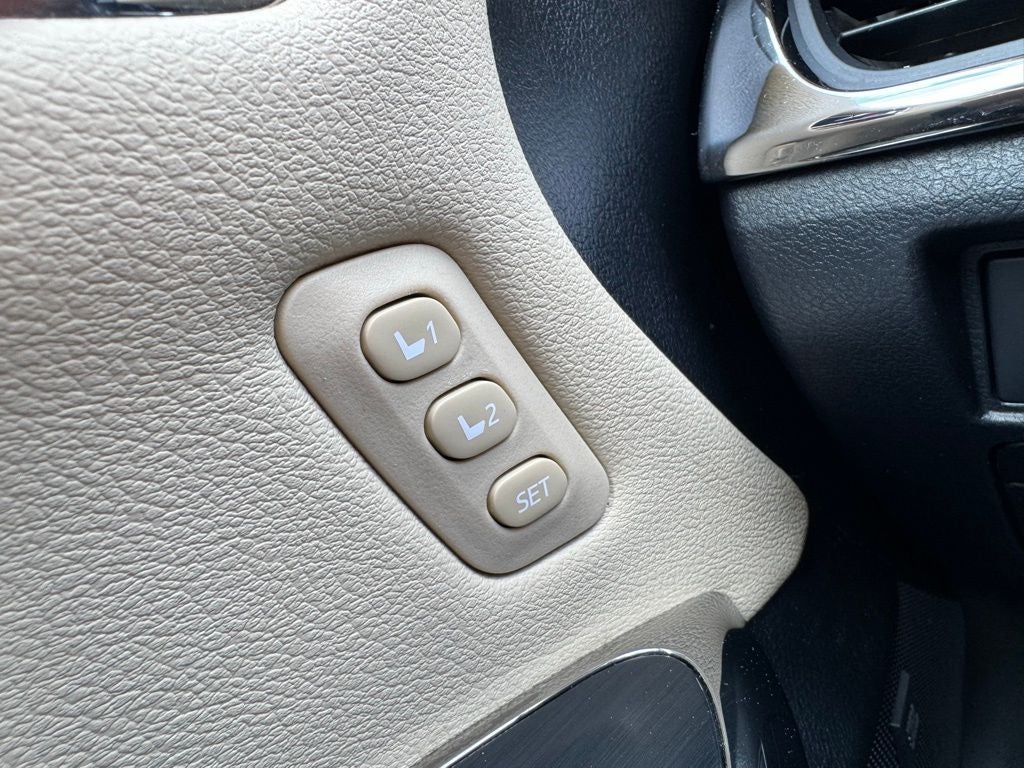 2018 Toyota Avalon Hybrid Limited FWD