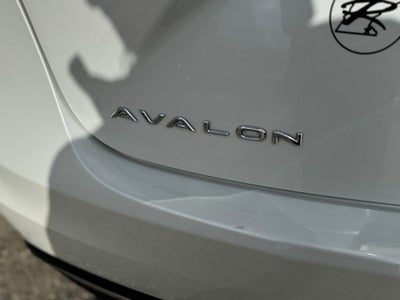 2018 Toyota Avalon Hybrid Limited FWD