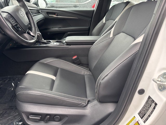 2025 Toyota Camry SE FWD