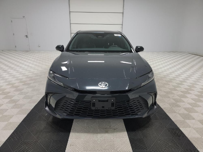2025 Toyota Camry SE FWD