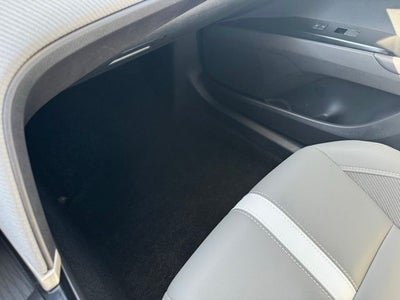 2025 Toyota Camry SE FWD