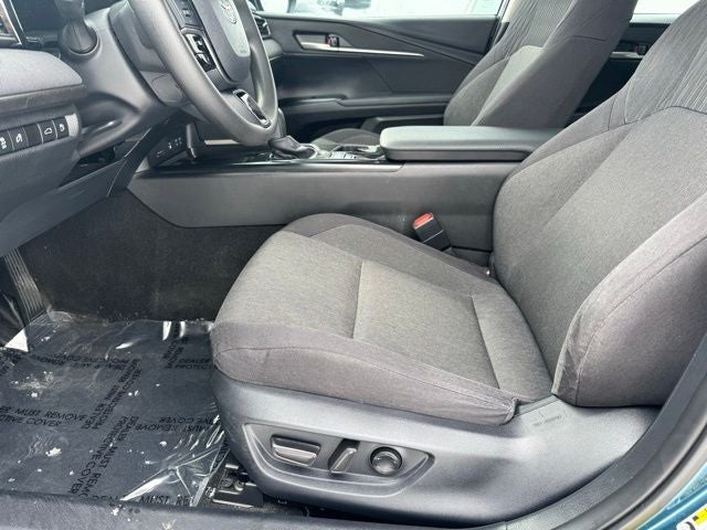 2025 Toyota Camry LE FWD