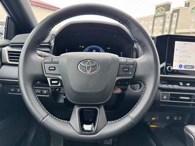 2025 Toyota Camry SE FWD