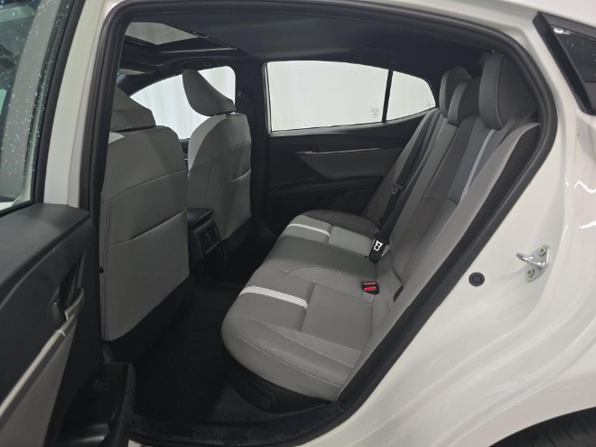 2025 Toyota Camry SE AWD