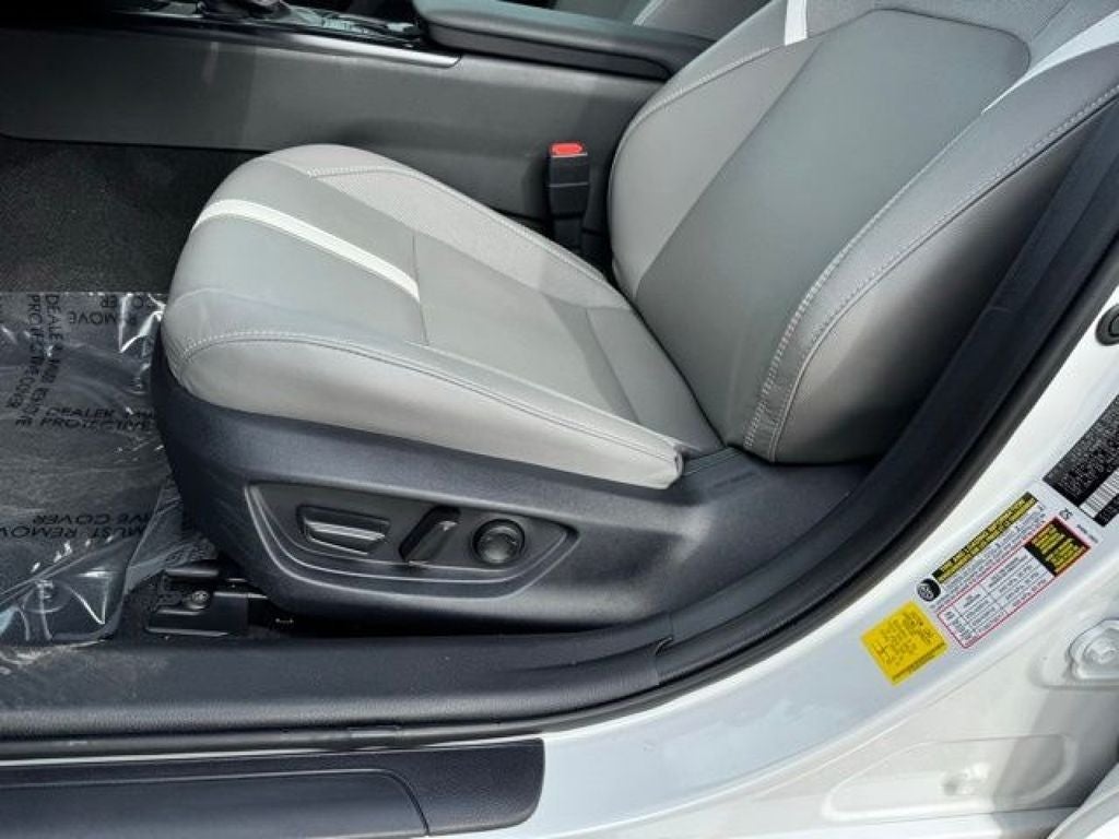 2025 Toyota Camry SE AWD