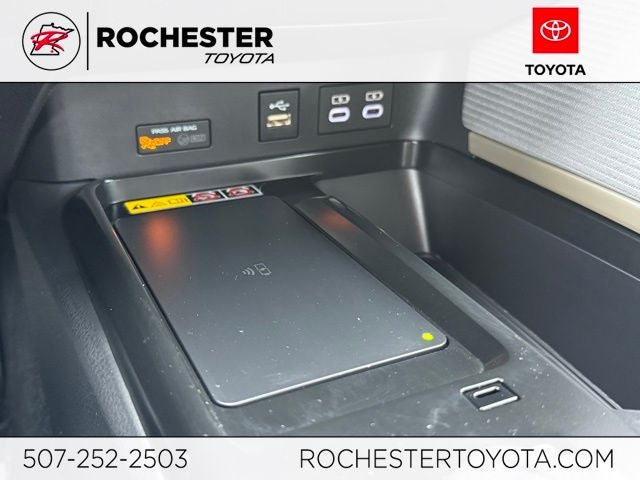 2025 Toyota Camry SE AWD