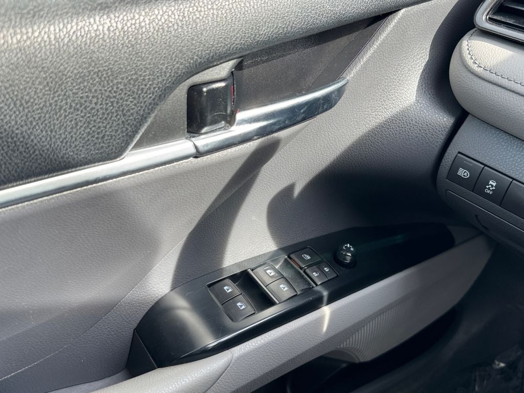 2020 Toyota Camry SE AWD
