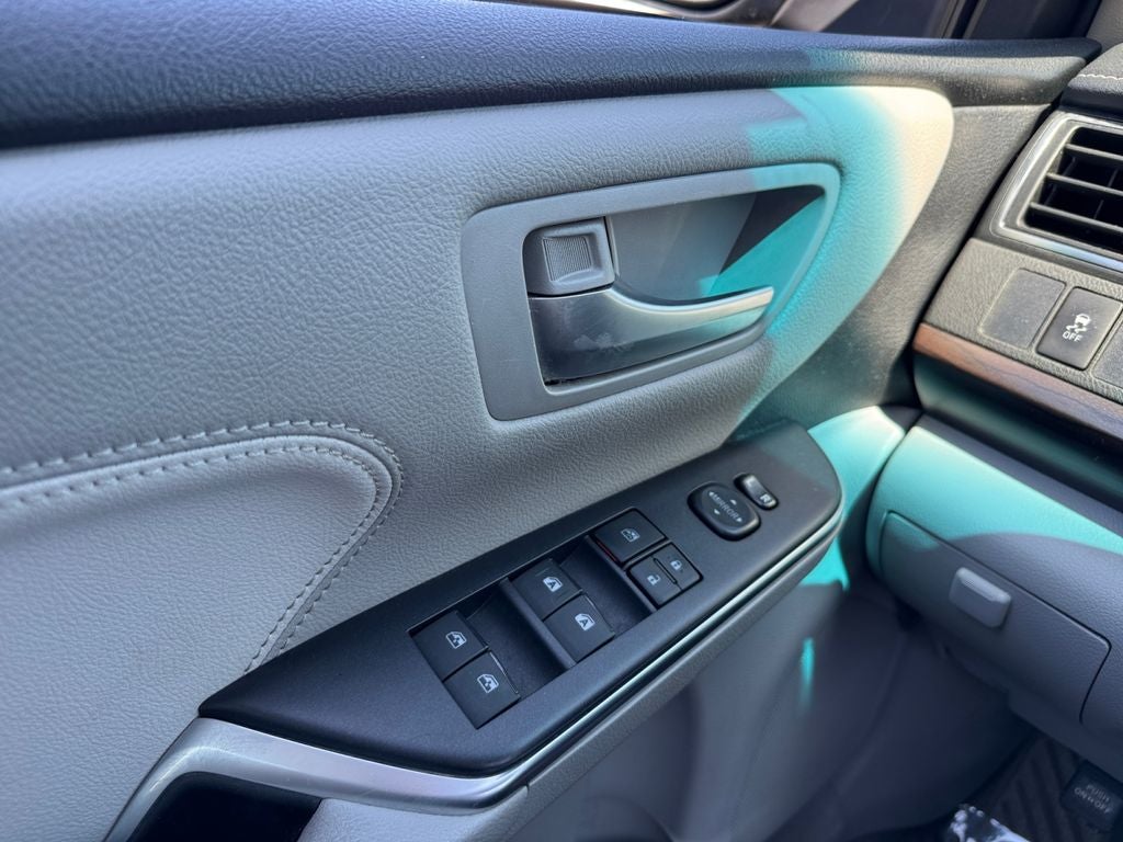 2016 Toyota Camry XLE FWD