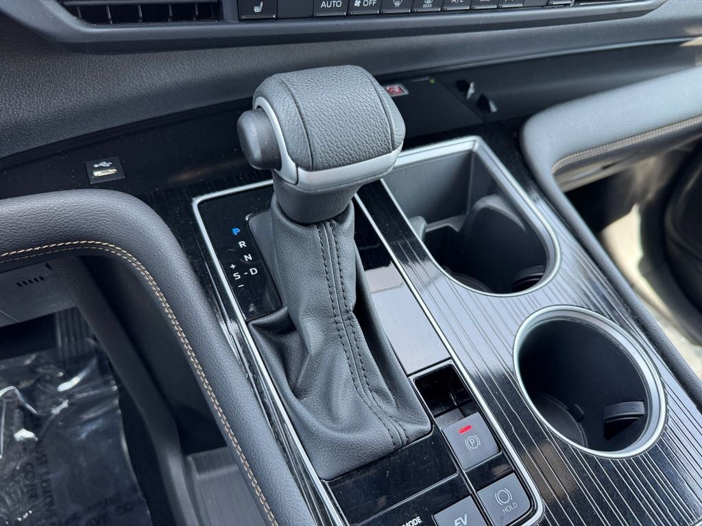 2025 Toyota Sienna Woodland Edition AWD