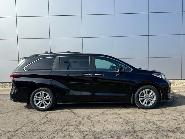 2022 Toyota Sienna XSE 7 Passenger