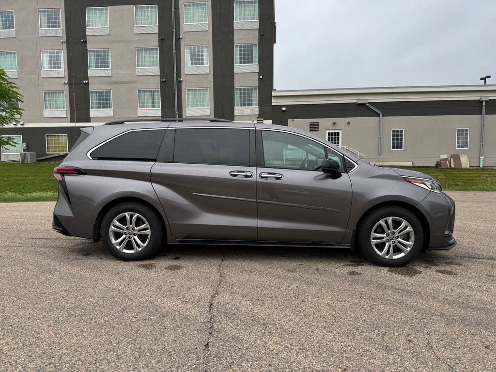 2022 Toyota Sienna XSE 7 Passenger