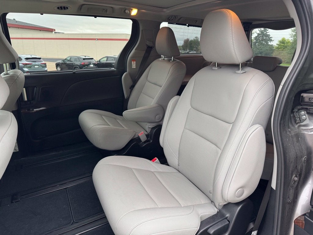 2020 Toyota Sienna Limited Premium 7 Passenger