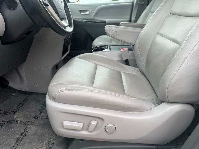 2019 Toyota Sienna XLE 7 Passenger