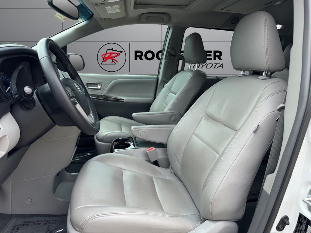 2017 Toyota Sienna XLE Premium 7 Passenger