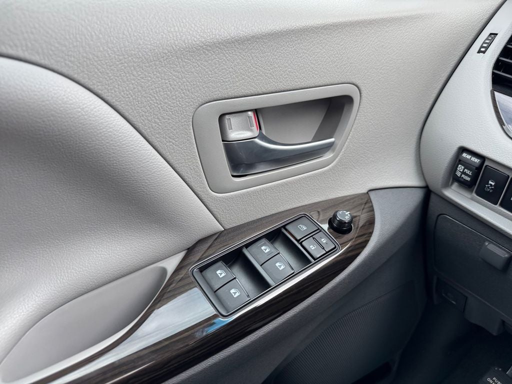 2017 Toyota Sienna XLE Premium 7 Passenger