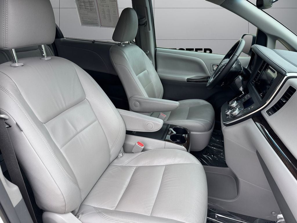 2017 Toyota Sienna XLE Premium 7 Passenger