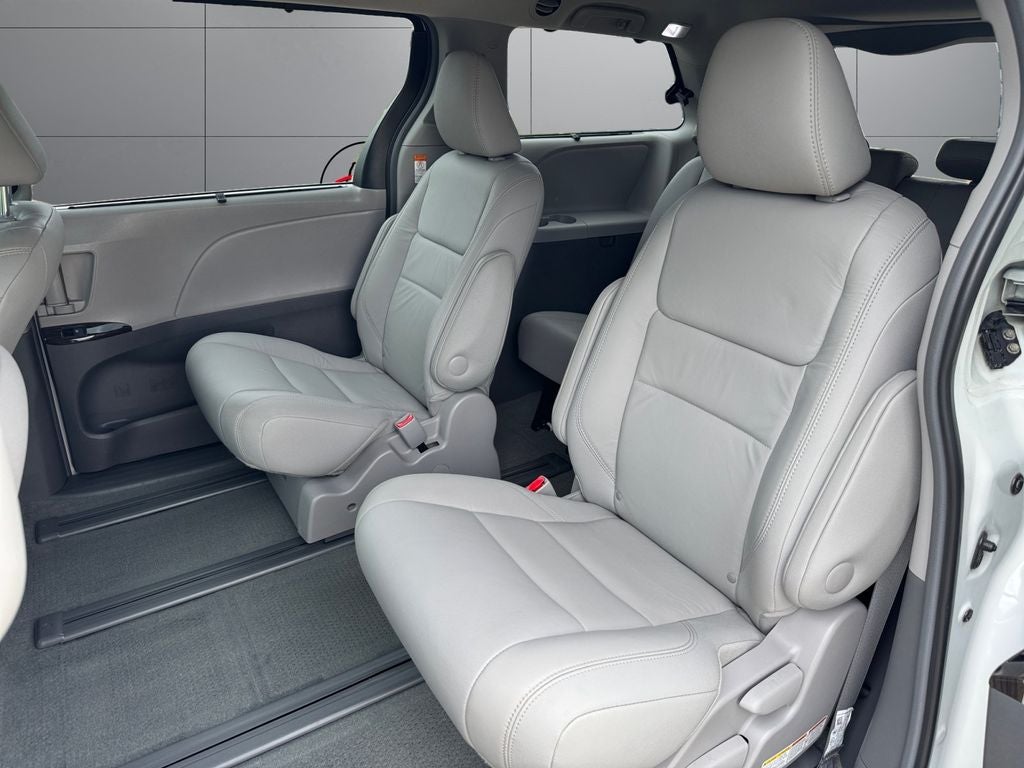 2017 Toyota Sienna XLE Premium 7 Passenger