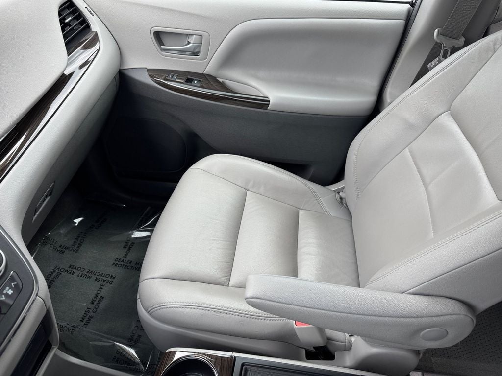 2017 Toyota Sienna XLE Premium 7 Passenger
