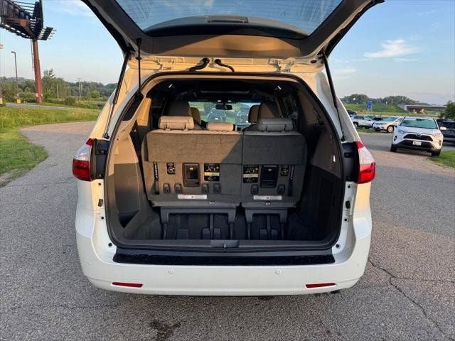 2017 Toyota Sienna XLE Premium 7 Passenger