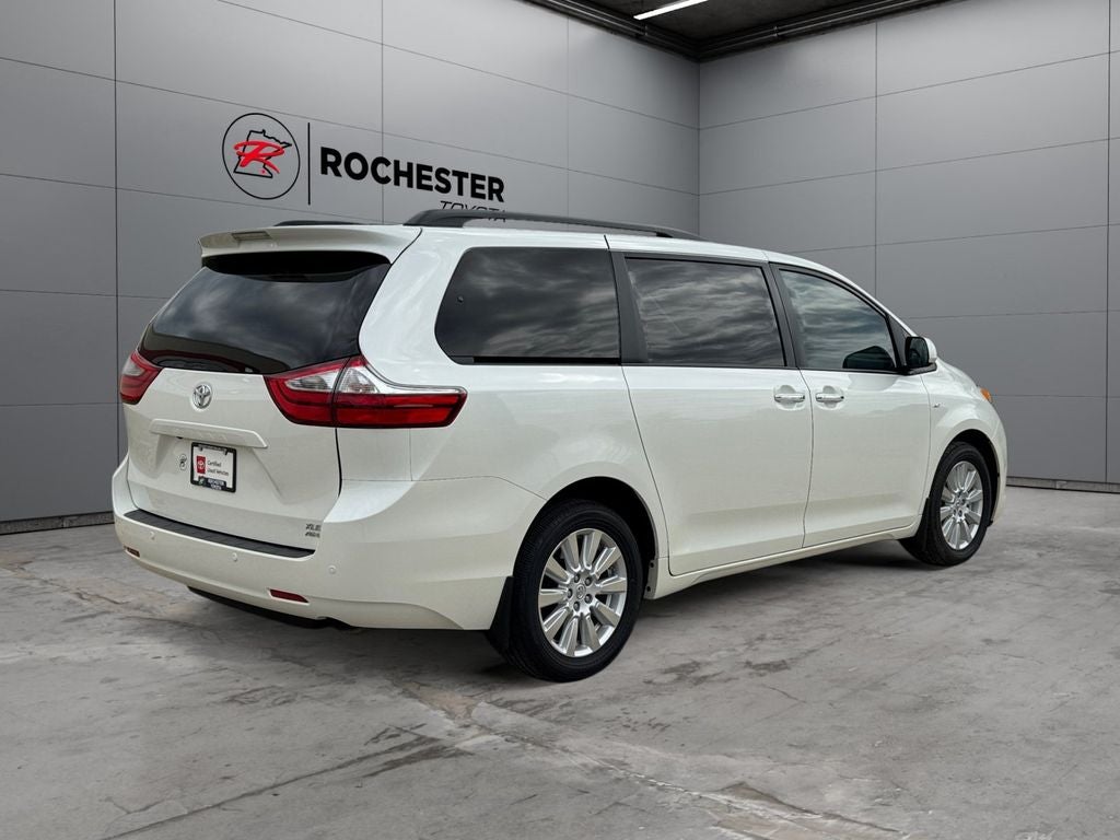 2017 Toyota Sienna XLE Premium 7 Passenger