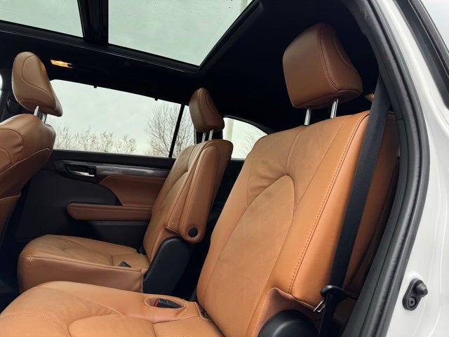 2022 Toyota Highlander Hybrid Platinum AWD