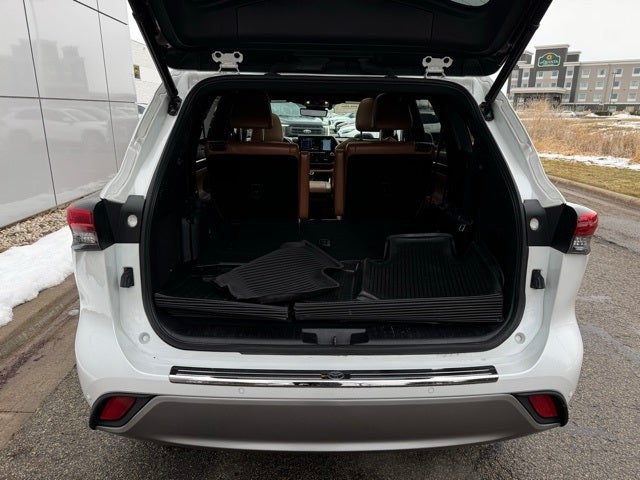 2022 Toyota Highlander Hybrid Platinum AWD
