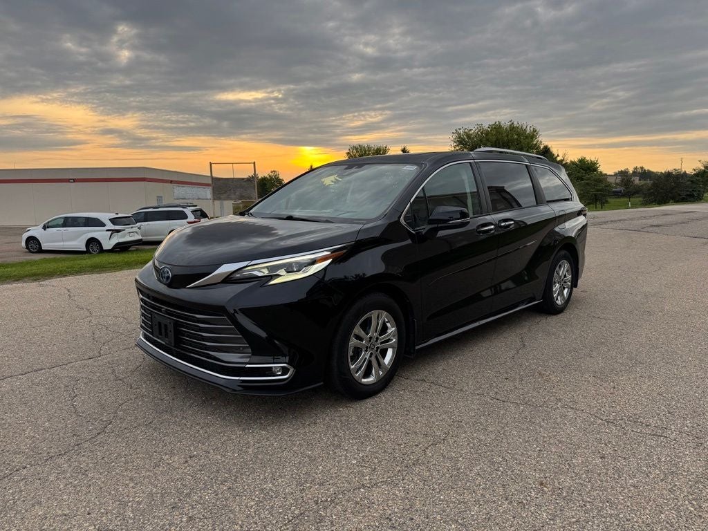 2022 Toyota Sienna Platinum 7 Passenger