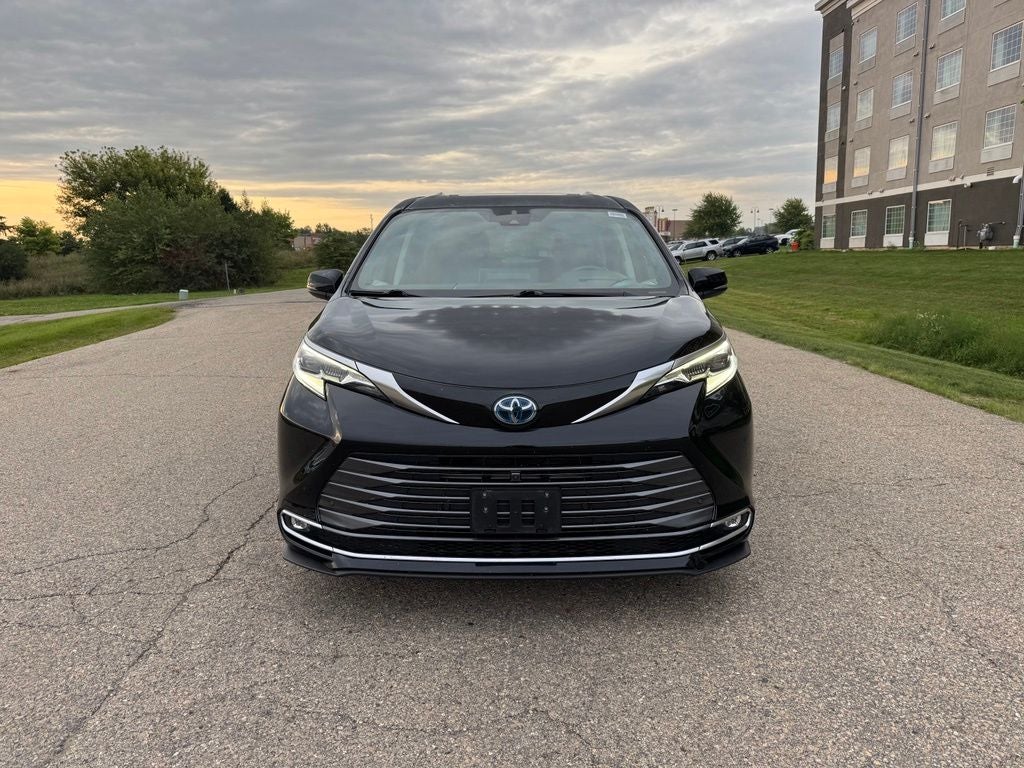 2022 Toyota Sienna Platinum 7 Passenger