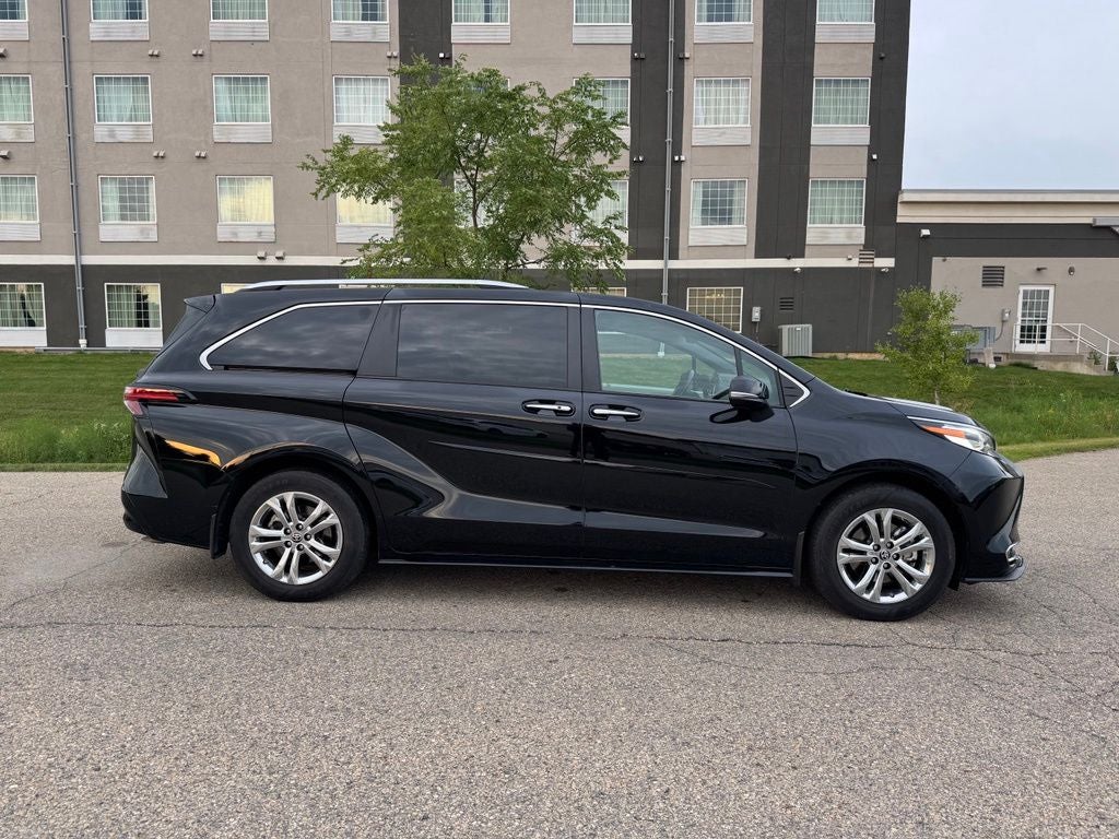 2022 Toyota Sienna Platinum 7 Passenger