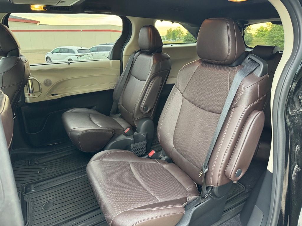 2022 Toyota Sienna Platinum 7 Passenger