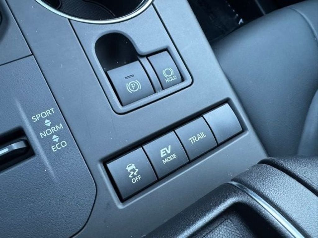 2022 Toyota Highlander Hybrid XLE AWD
