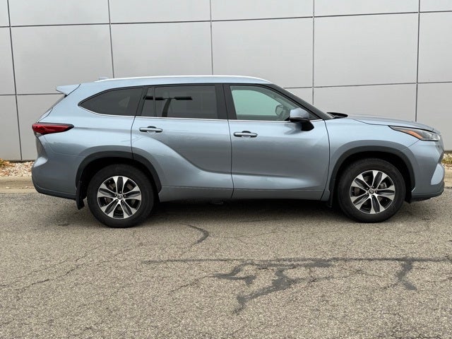 2022 Toyota Highlander XLE AWD