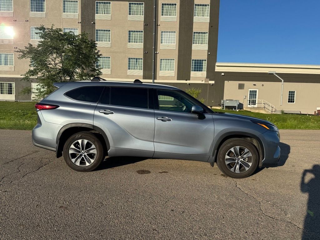 2022 Toyota Highlander XLE AWD
