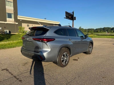 2022 Toyota Highlander XLE AWD