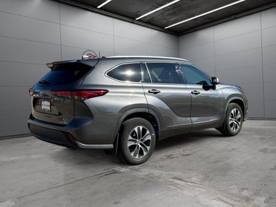 2022 Toyota Highlander XLE AWD