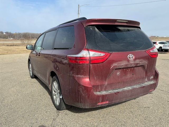 2017 Toyota Sienna LE 7 Passenger