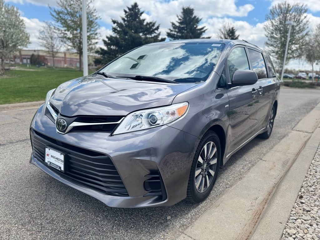 2019 Toyota Sienna LE 7 Passenger