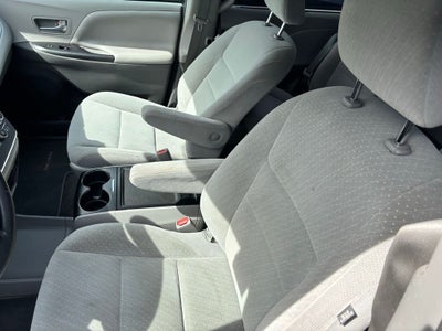 2019 Toyota Sienna LE 7 Passenger