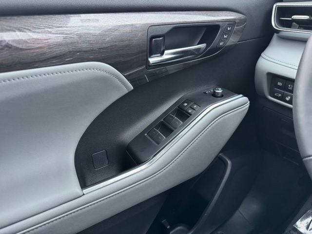 2024 Toyota Highlander Platinum AWD
