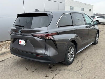 2025 Toyota Sienna LE 8 Passenger