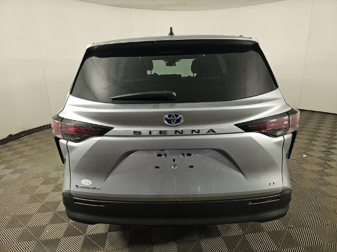 2025 Toyota Sienna LE 8 Passenger