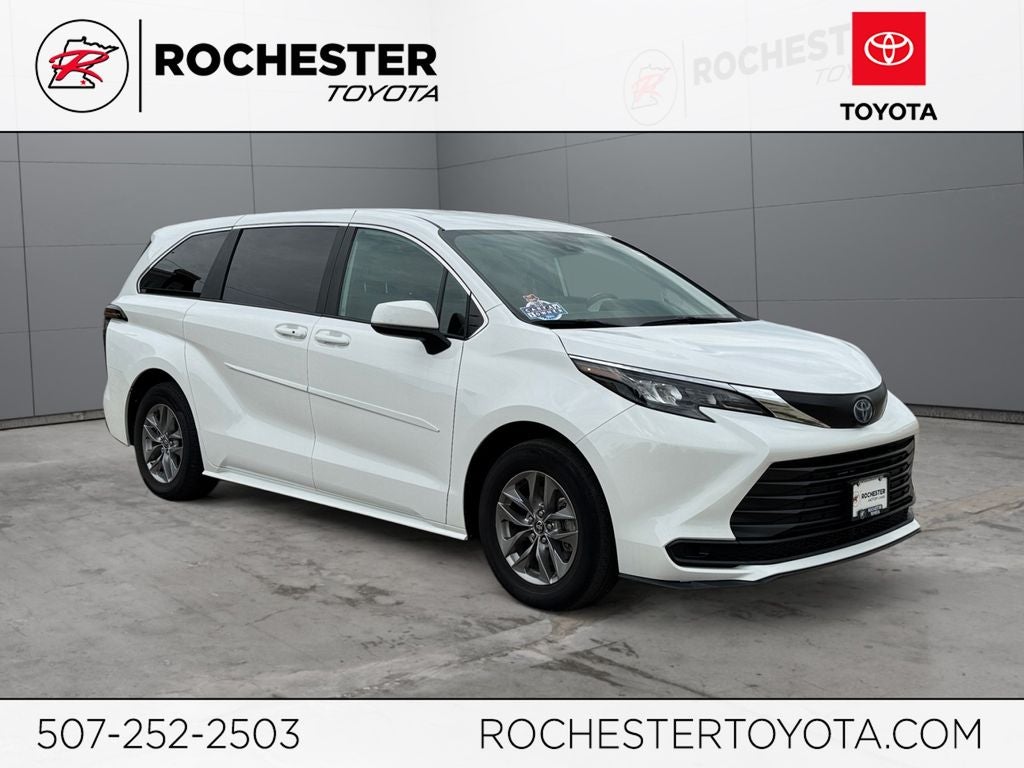 2025 Toyota Sienna LE 8 Passenger