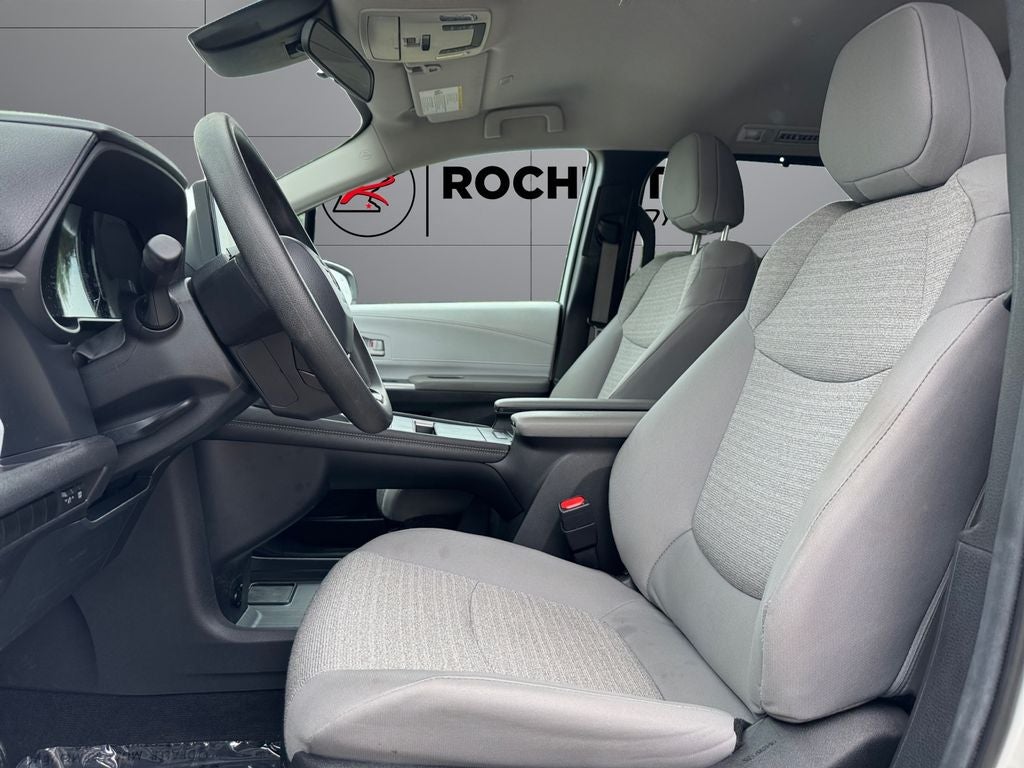 2025 Toyota Sienna LE 8 Passenger