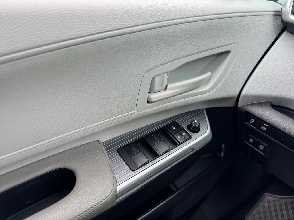2025 Toyota Sienna LE 8 Passenger