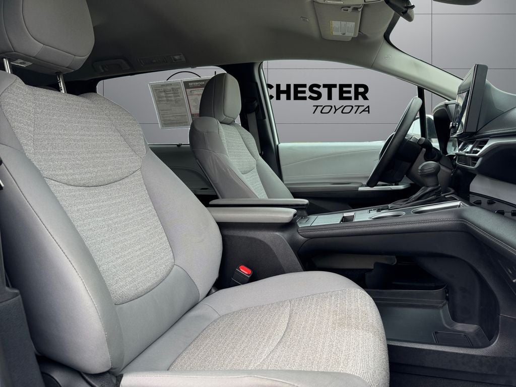 2025 Toyota Sienna LE 8 Passenger