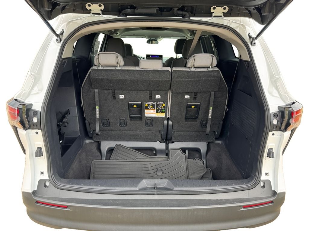 2025 Toyota Sienna LE 8 Passenger