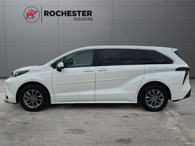 2025 Toyota Sienna LE 8 Passenger