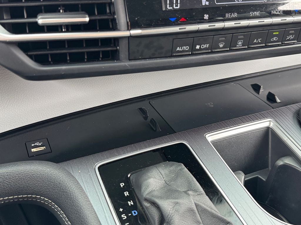 2025 Toyota Sienna LE 8 Passenger