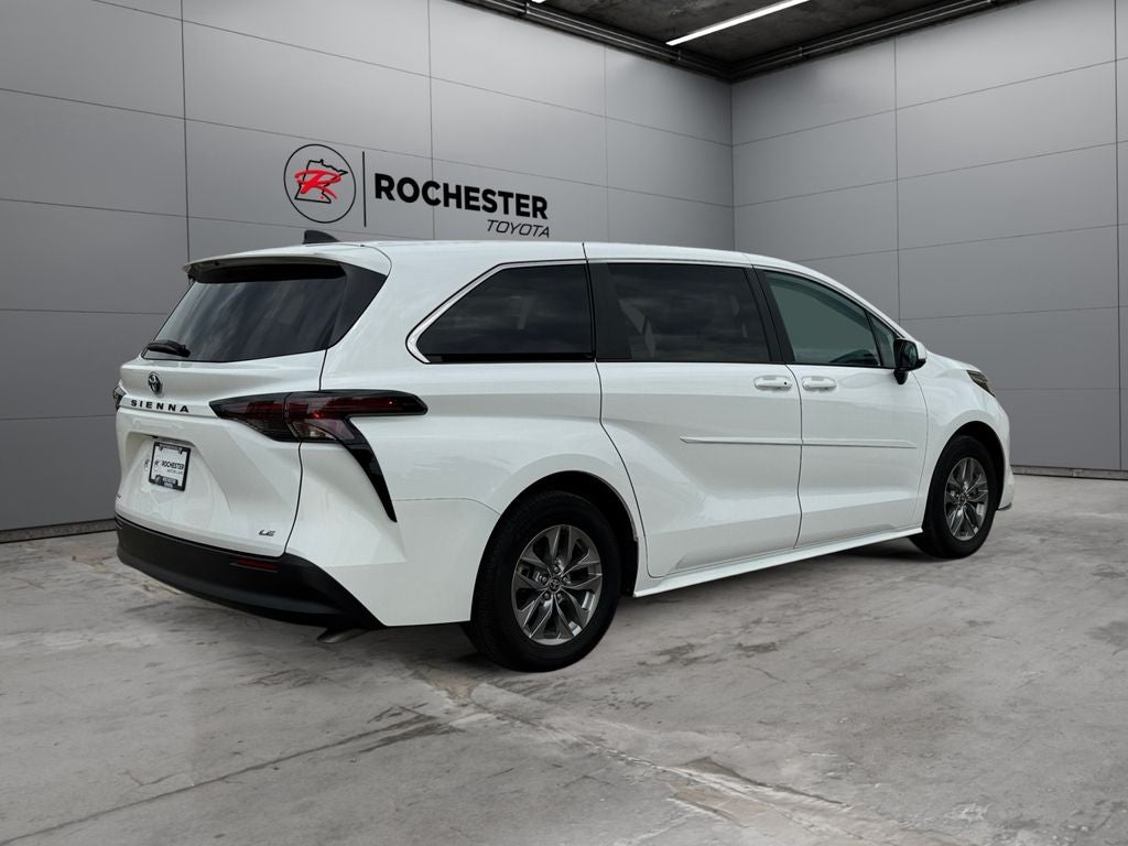 2025 Toyota Sienna LE 8 Passenger
