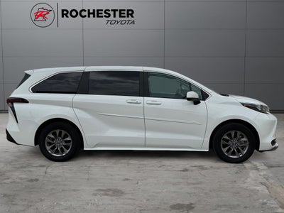 2025 Toyota Sienna LE 8 Passenger